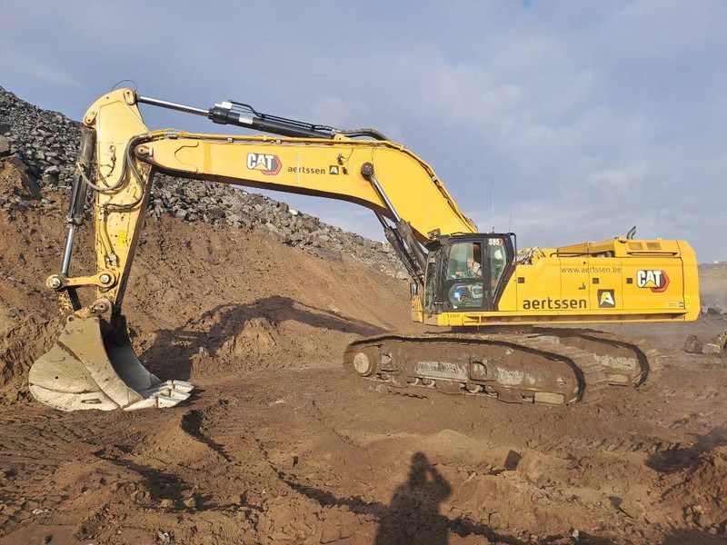 2024 Caterpillar 395 crawler excavator side view 2024 Caterpillar 395 crawler excavator side view