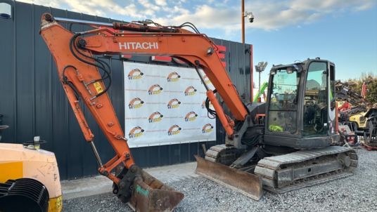 2011 Hitachi ZX85USBLCN-3 crawler excavator side view