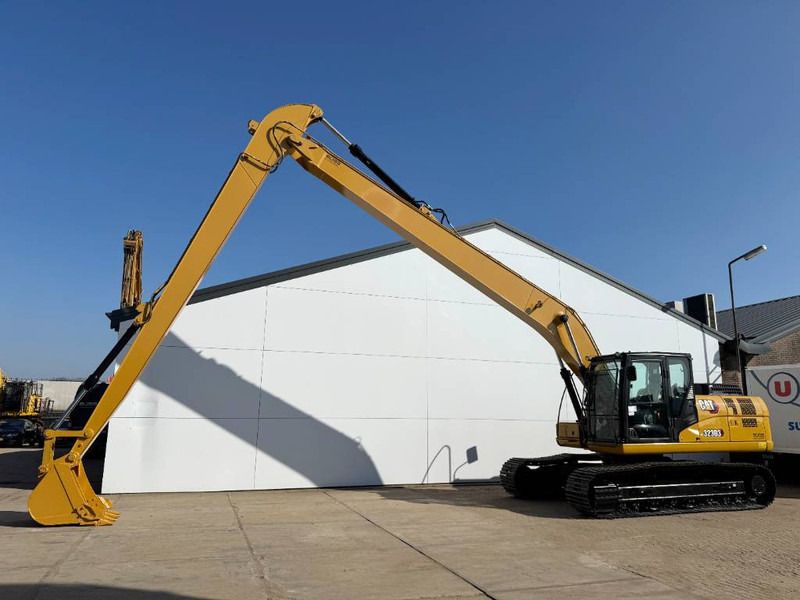 2024 Caterpillar 323D3 crawler excavator, side view 2024 Caterpillar 323D3 crawler excavator, side view