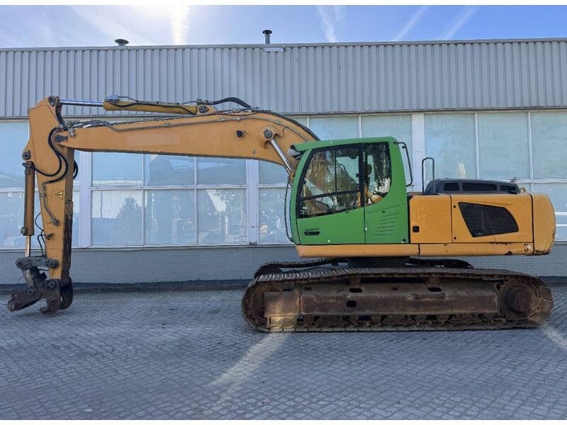 2010 Liebherr R926 LC LITRONIC crawler excavator, side view