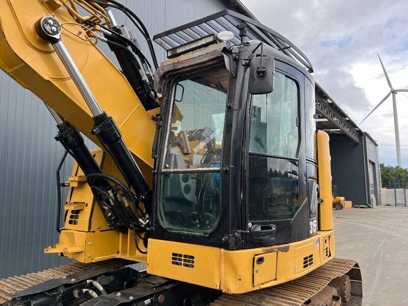 2017 Caterpillar 315FLCR crawler excavator cab and boom view 2017 Caterpillar 315FLCR crawler excavator cab and boom view