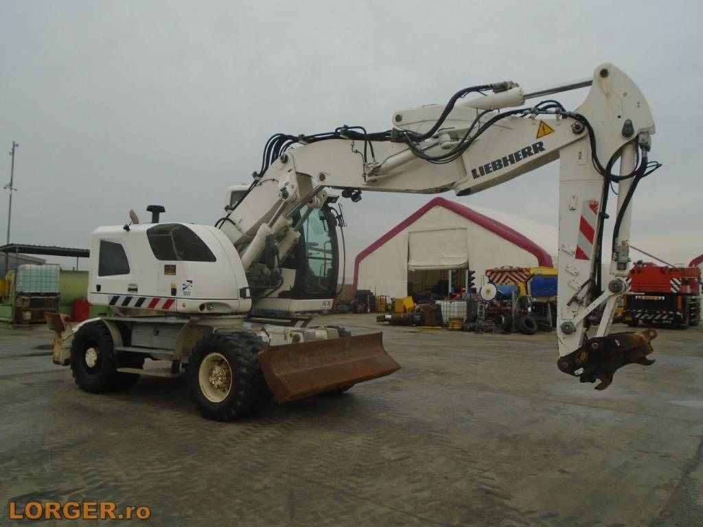 2013 Liebherr A918 COMPACT wheel excavator side view 2013 Liebherr A918 COMPACT wheel excavator side view