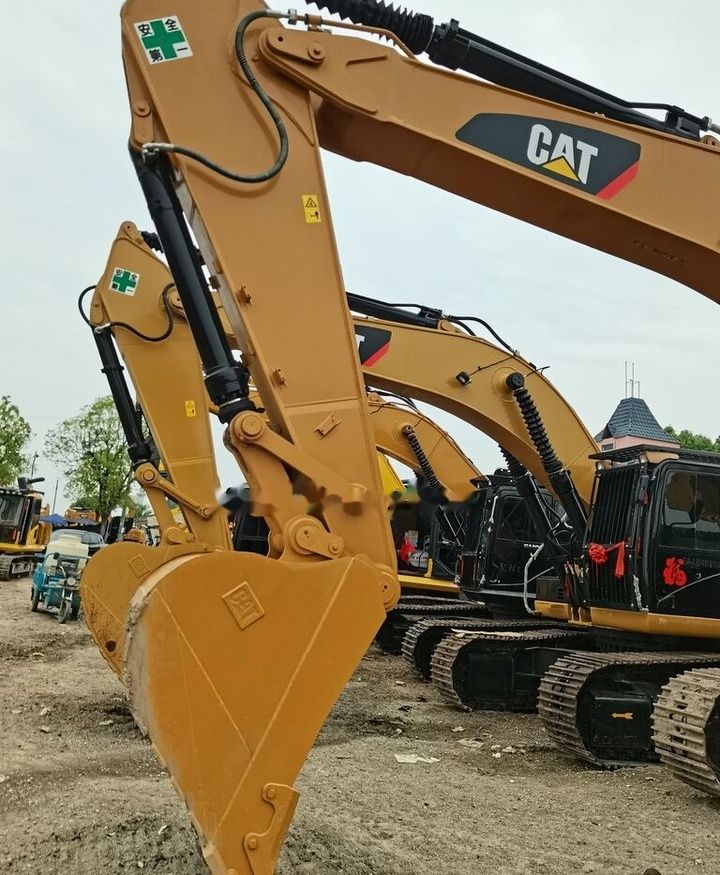 Caterpillar 330D crawler excavator boom and bucket view Caterpillar 330D crawler excavator boom and bucket view