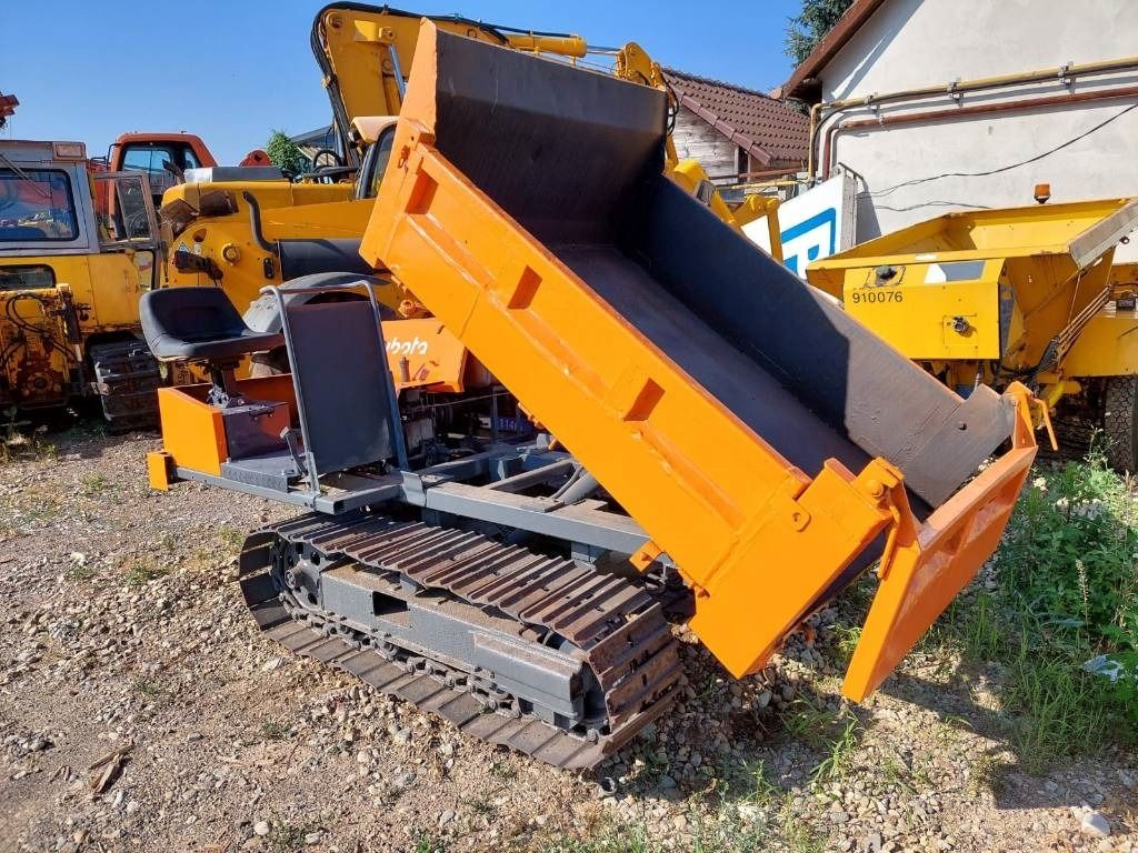 1998 Kubota RG-15 mini excavator, rear three-quarter view 1998 Kubota RG-15 mini excavator, rear three-quarter view