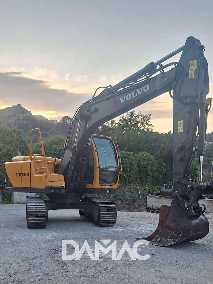 2000 Volvo EC140BLC crawler excavator, side profile view 2000 Volvo EC140BLC crawler excavator, side profile view