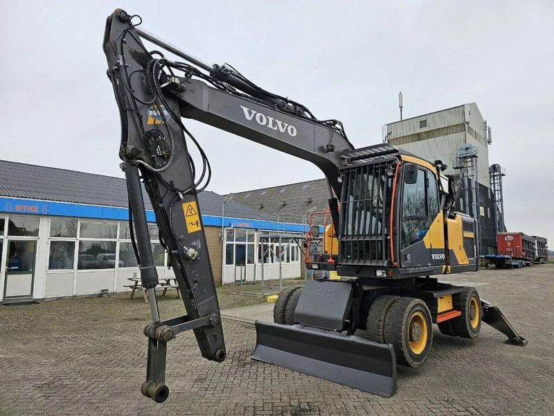 2016 Volvo EW160E wheel excavator, front three-quarter view 2016 Volvo EW160E wheel excavator, front three-quarter view