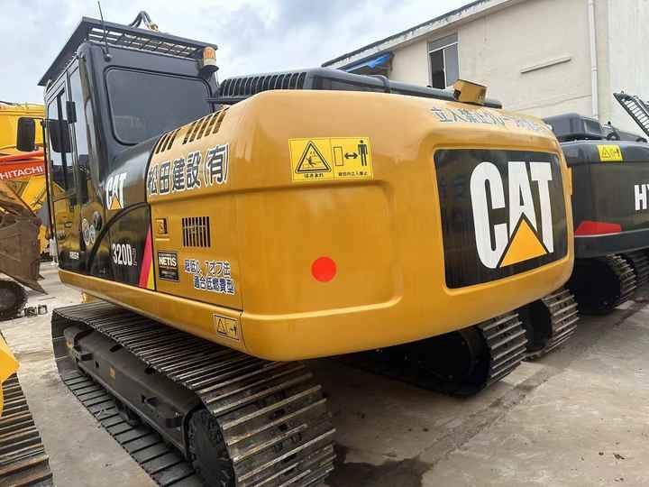 2016 Caterpillar 320D гусеничный экскаватор, вид сзади 2016 Caterpillar 320D гусеничный экскаватор, вид сзади