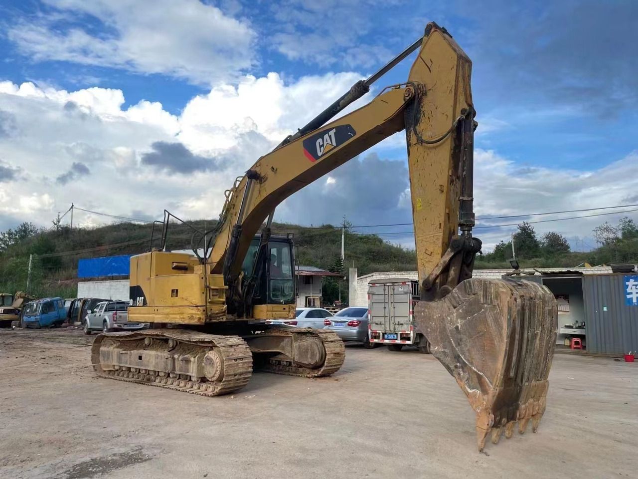 2024 Caterpillar 328D LCR crawler excavator, side profile view 2024 Caterpillar 328D LCR crawler excavator, side profile view