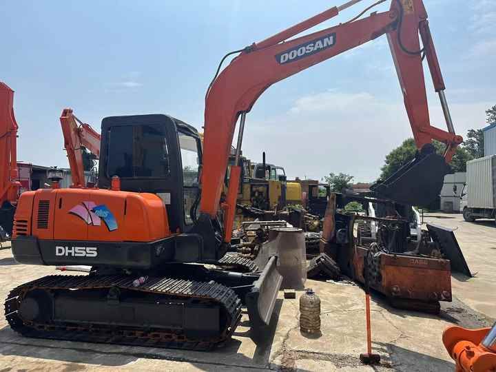 2020 Doosan DH55 excavator, side profile view 2020 Doosan DH55 excavator, side profile view