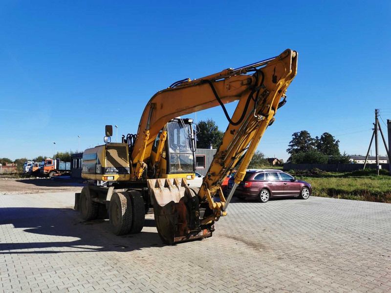 1996 Caterpillar M315 wheel excavator, front three-quarter view 1996 Caterpillar M315 wheel excavator, front three-quarter view