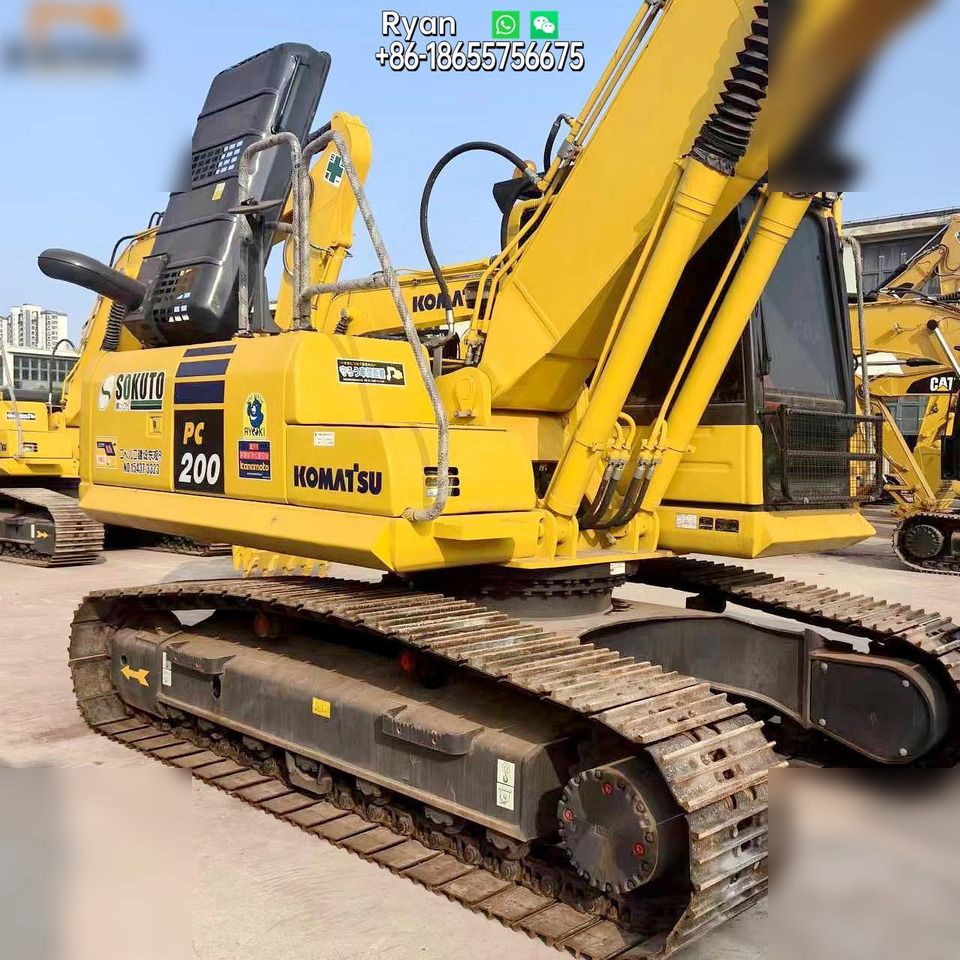 Escavatore cingolato Komatsu PC200-8 del 2012, vista laterale Escavatore cingolato Komatsu PC200-8 del 2012, vista laterale