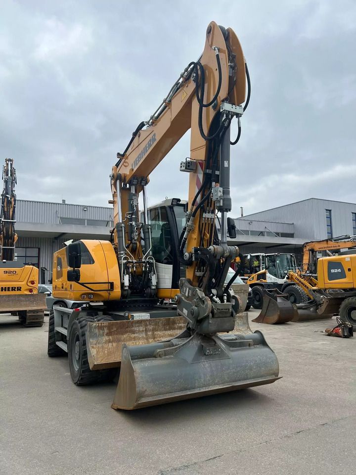 2023 Liebherr A916 LITRONIC G6.0-D wheel excavator, front three-quarter view 2023 Liebherr A916 LITRONIC G6.0-D wheel excavator, front three-quarter view
