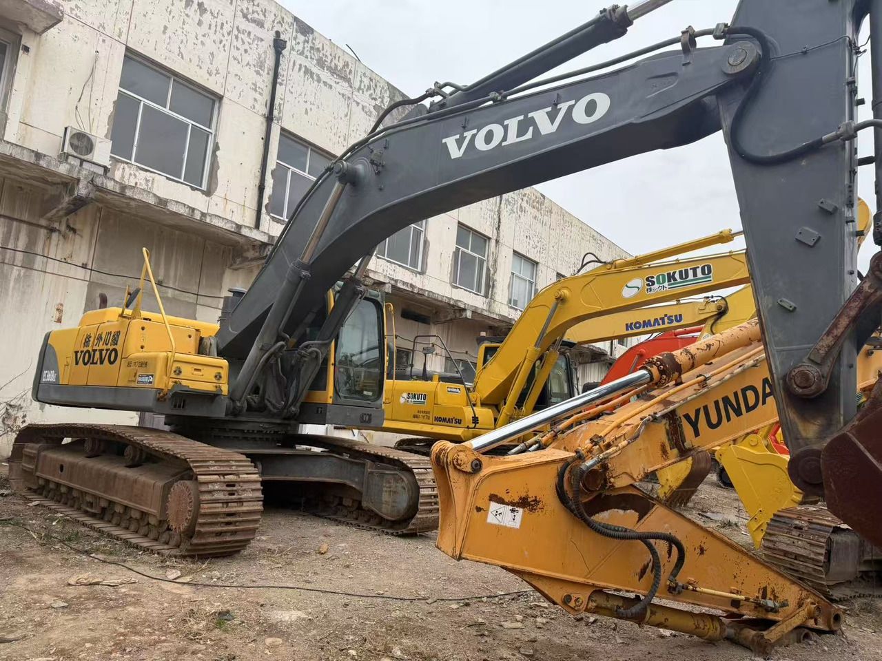 2018 Volvo EC360BLC crawler excavator, side view 2018 Volvo EC360BLC crawler excavator, side view