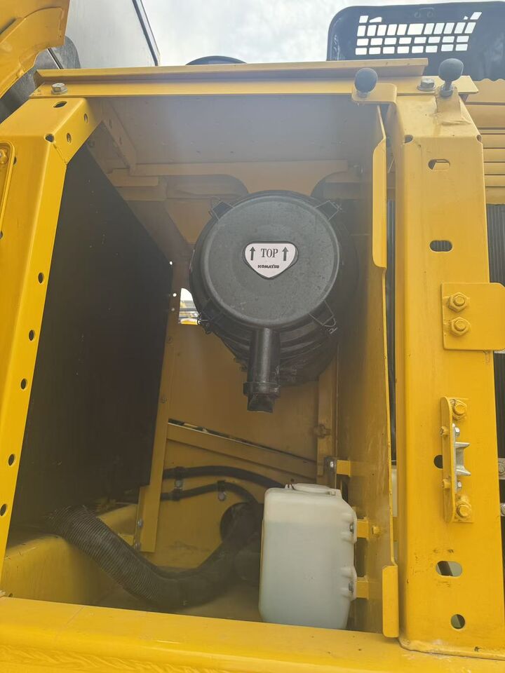 2024 Komatsu PC220-8 Raupenbagger Motorraumansicht 2024 Komatsu PC220-8 Raupenbagger Motorraumansicht