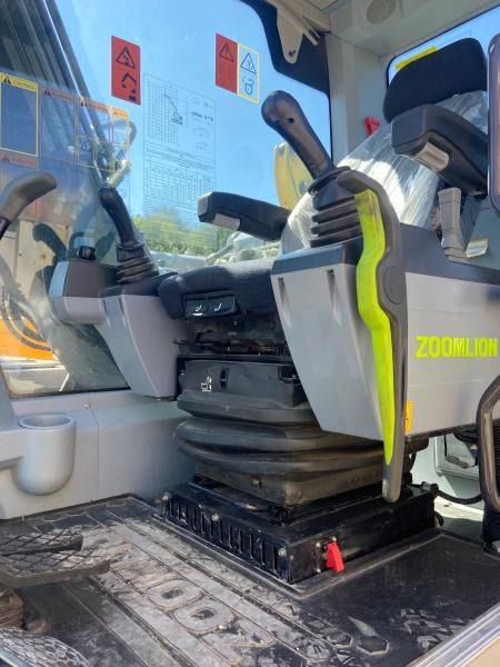 2024 Zoomlion ZE135 crawler excavator cab interior 2024 Zoomlion ZE135 crawler excavator cab interior