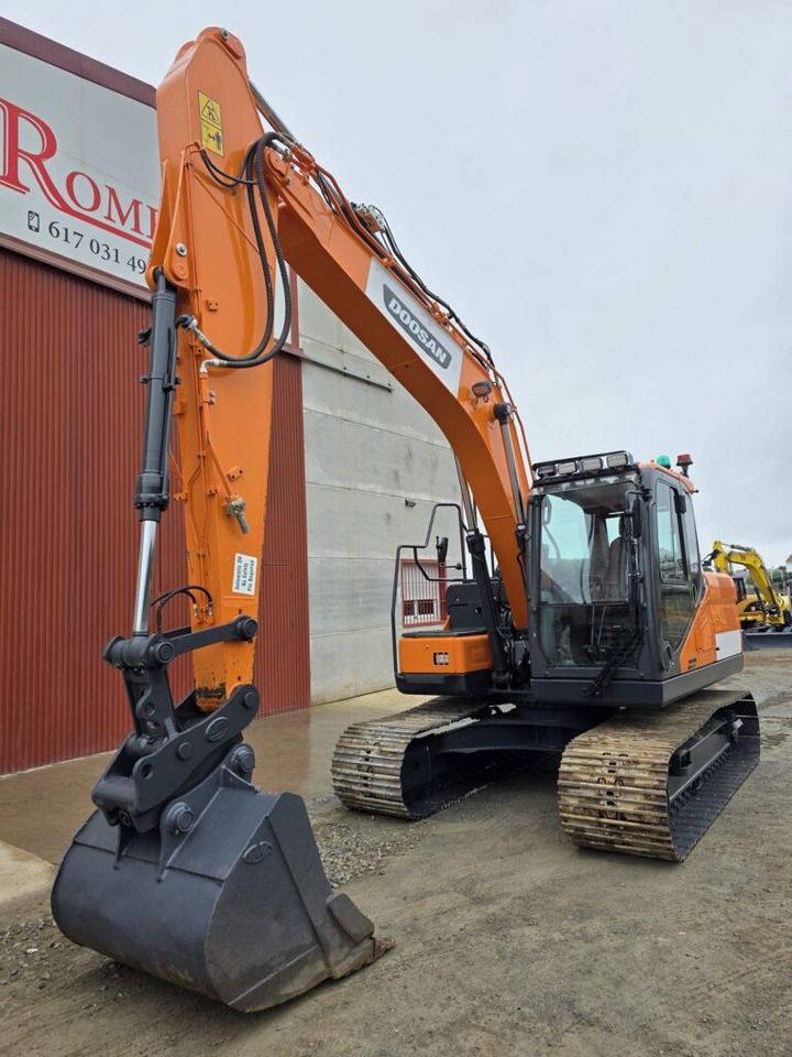 2022 Doosan DX140LC-7 crawler excavator, front three-quarter view 2022 Doosan DX140LC-7 crawler excavator, front three-quarter view