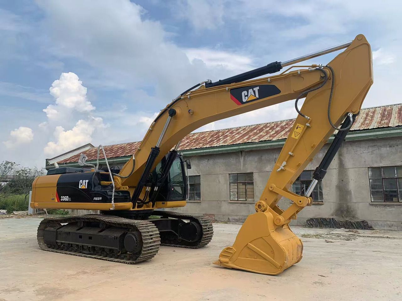 2022 Caterpillar 336D2 crawler excavator, side profile view 2022 Caterpillar 336D2 crawler excavator, side profile view