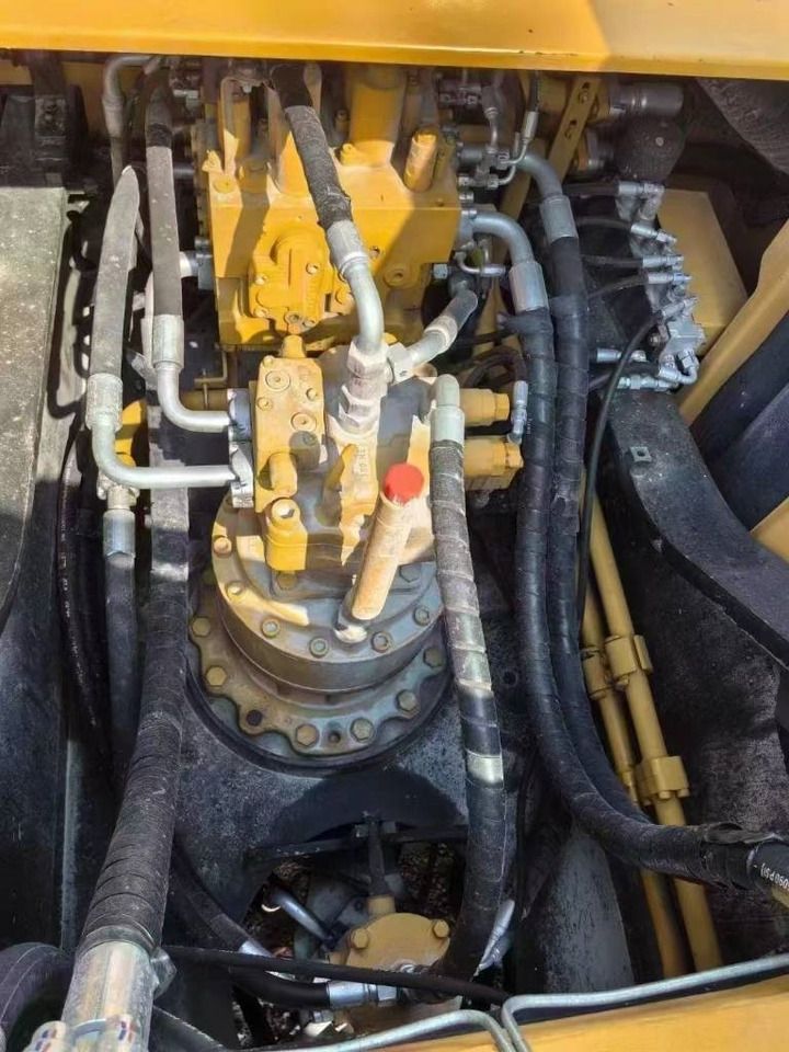 2024 Sany SY245H PRO crawler excavator hydraulic pump compartment view