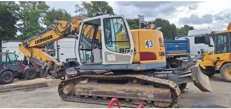 2014 Liebherr 924 Compact crawler excavator, side view 2014 Liebherr 924 Compact crawler excavator, side view