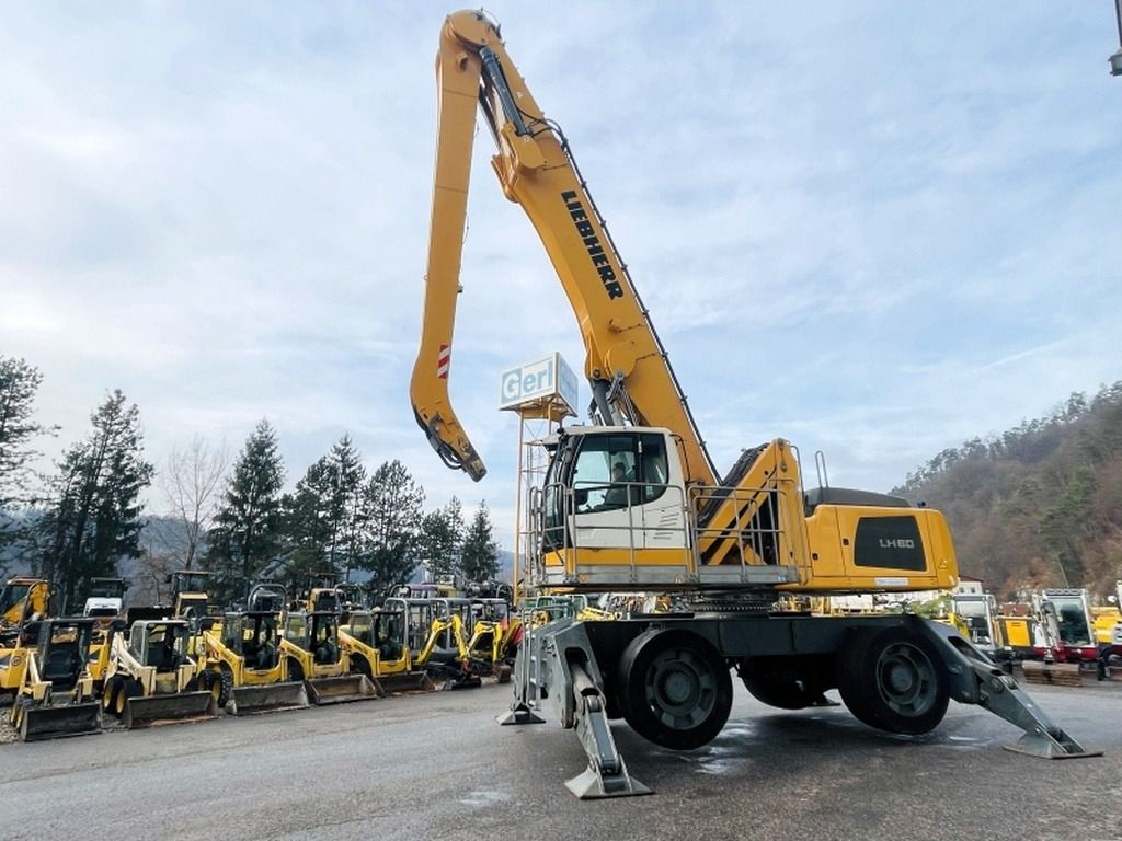 2017 Liebherr LH60 M Litronic material handler, side view 2017 Liebherr LH60 M Litronic material handler, side view