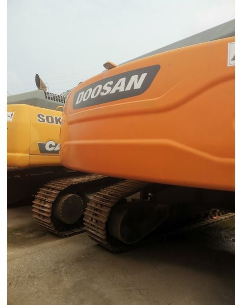 2020 Doosan DX500LC crawler excavator rear side view 2020 Doosan DX500LC crawler excavator rear side view