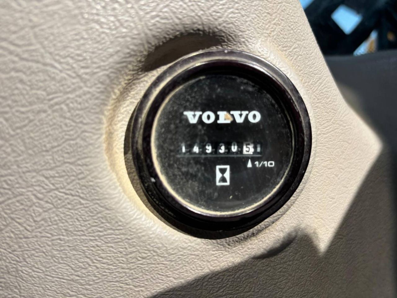 2013 Volvo EC700CL hour meter close-up 2013 Volvo EC700CL hour meter close-up