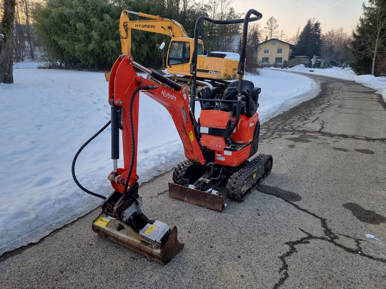 2017 Kubota U10-3 mini excavator, front three-quarter view 2017 Kubota U10-3 mini excavator, front three-quarter view