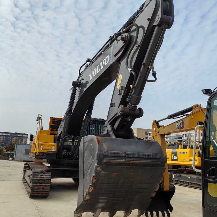 2023 Volvo EC480DL crawler excavator, front view 2023 Volvo EC480DL crawler excavator, front view