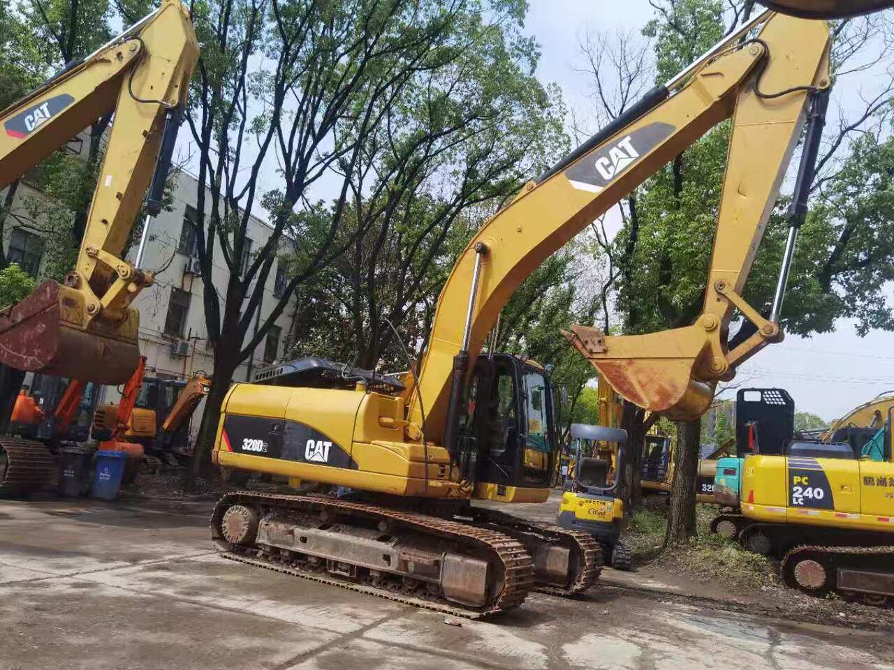 2018 Caterpillar 320D2 rupsgraafmachine, zijaanzicht 2018 Caterpillar 320D2 rupsgraafmachine, zijaanzicht