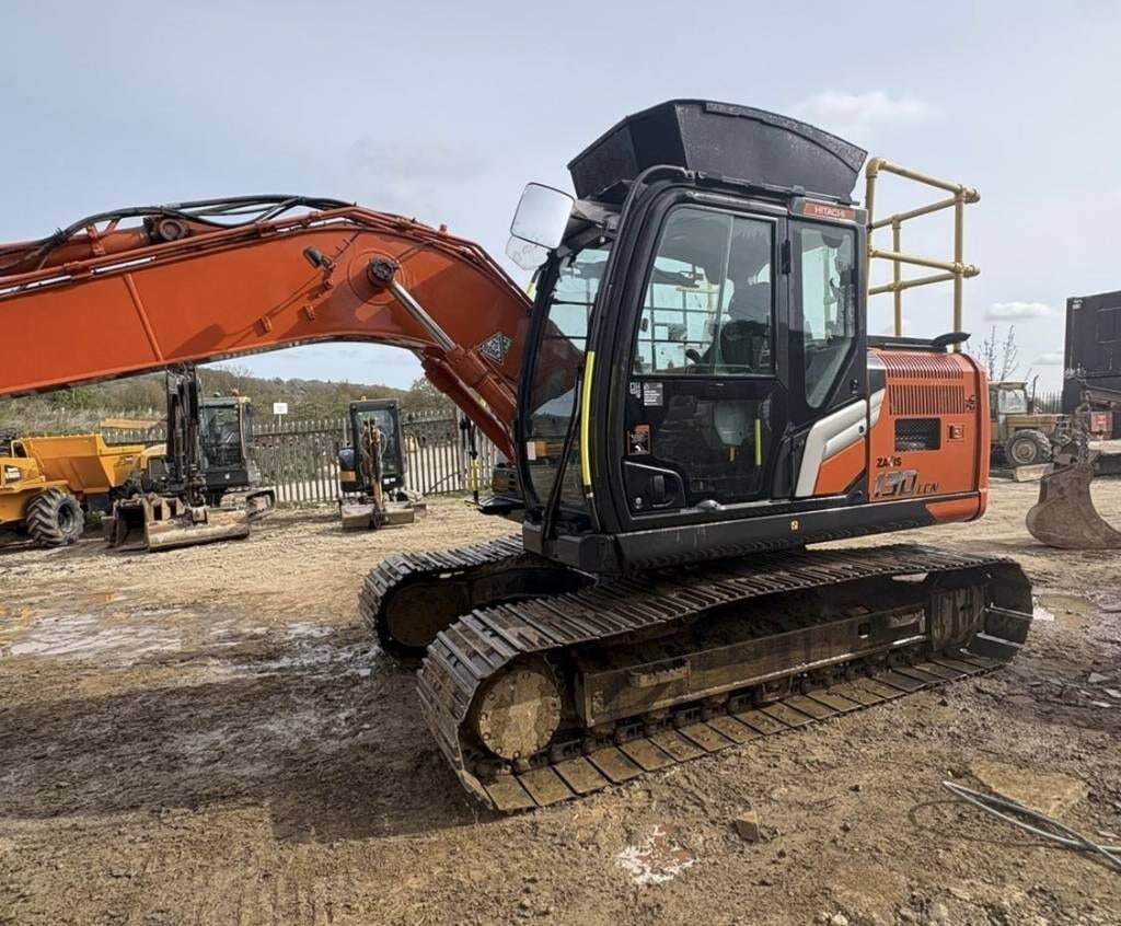 2015 Hitachi Zaxis 130 LCN crawler excavator, side view 2015 Hitachi Zaxis 130 LCN crawler excavator, side view