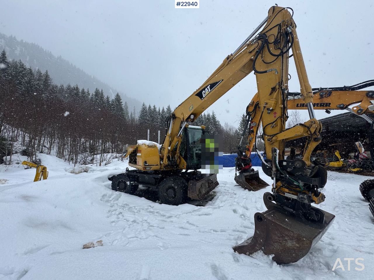 2005 Caterpillar M313C wheel excavator, side view 2005 Caterpillar M313C wheel excavator, side view