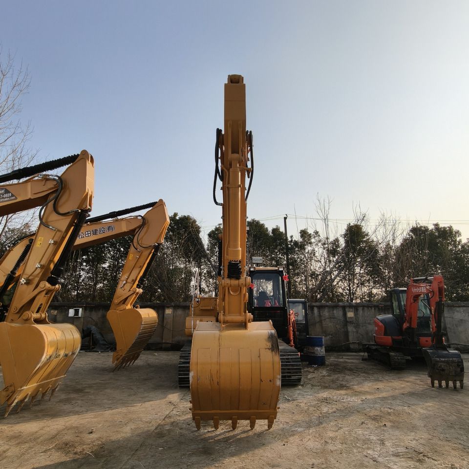 2022 Caterpillar 320CL гусеничный экскаватор, вид спереди