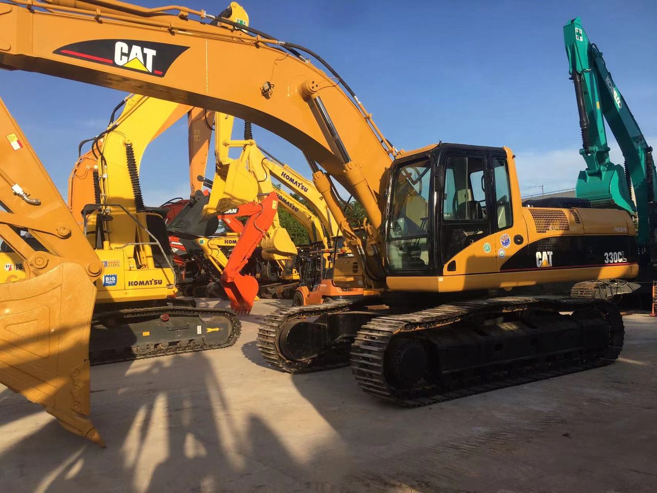 2020 Caterpillar 330CL crawler excavator, side profile view 2020 Caterpillar 330CL crawler excavator, side profile view