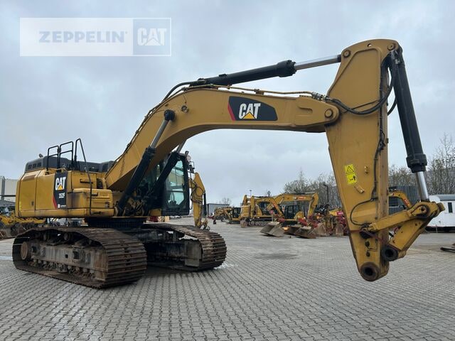 2019 Caterpillar 352F crawler excavator, side view 2019 Caterpillar 352F crawler excavator, side view