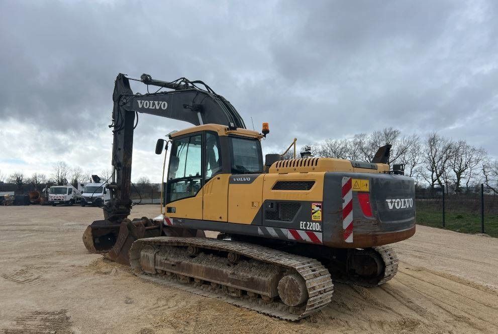 2012 Volvo EC220DL crawler excavator, rear three-quarter view 2012 Volvo EC220DL crawler excavator, rear three-quarter view