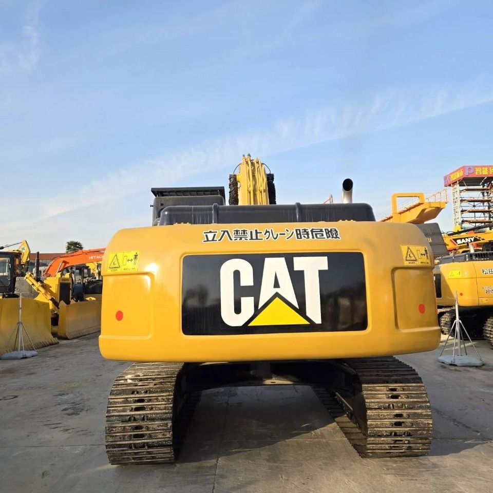 2023 Caterpillar 330D excavator rear view 2023 Caterpillar 330D excavator rear view