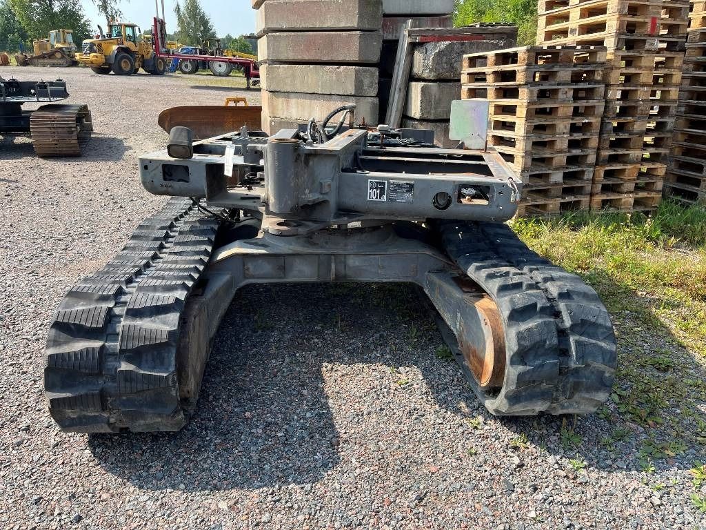 2002 Volvo EC 70 mini excavator undercarriage view 2002 Volvo EC 70 mini excavator undercarriage view