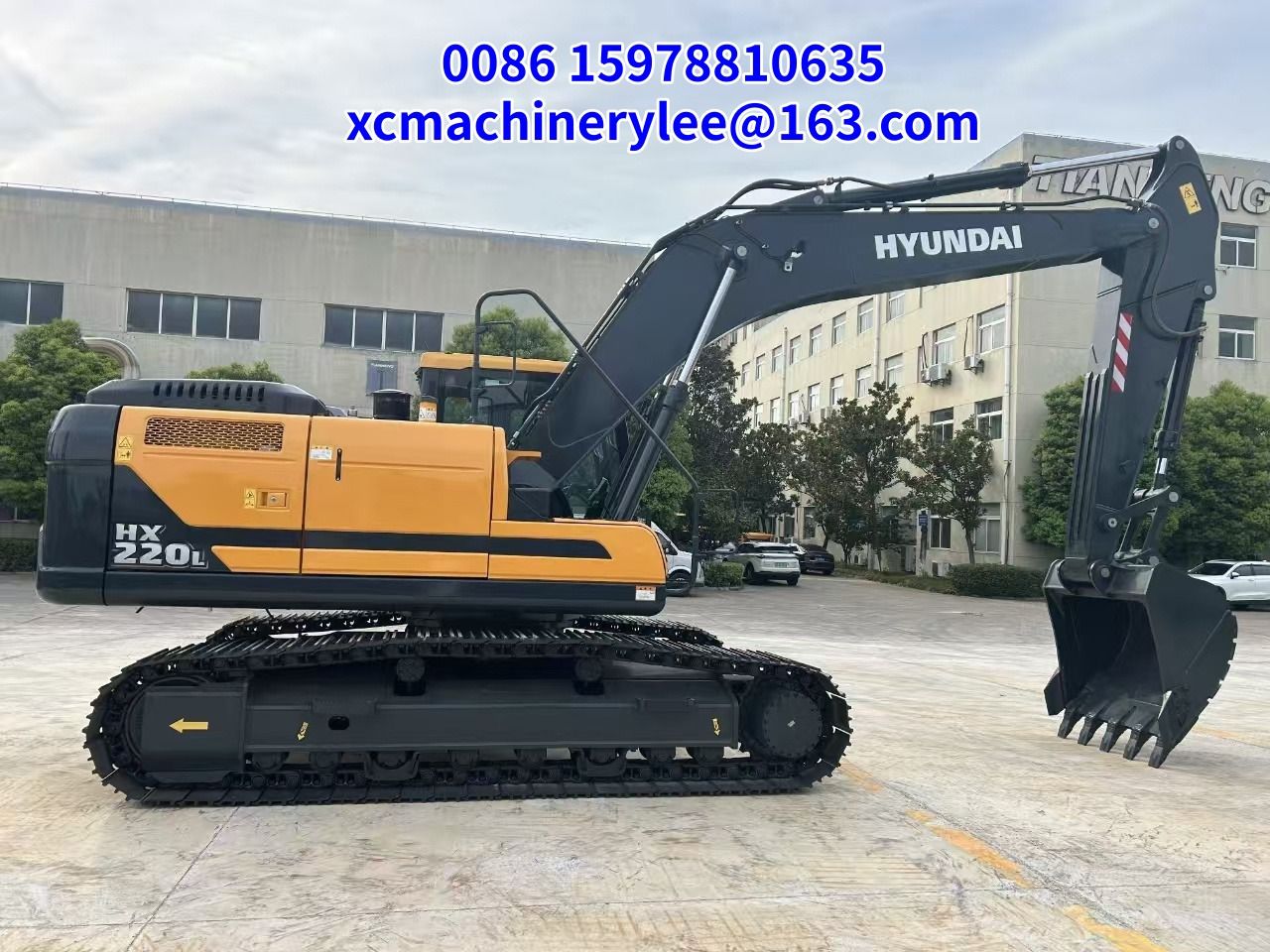 2025 Hyundai HX220L crawler excavator side view 2025 Hyundai HX220L crawler excavator side view