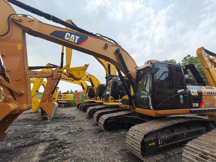 2022 Caterpillar 329D crawler excavator, side view 2022 Caterpillar 329D crawler excavator, side view