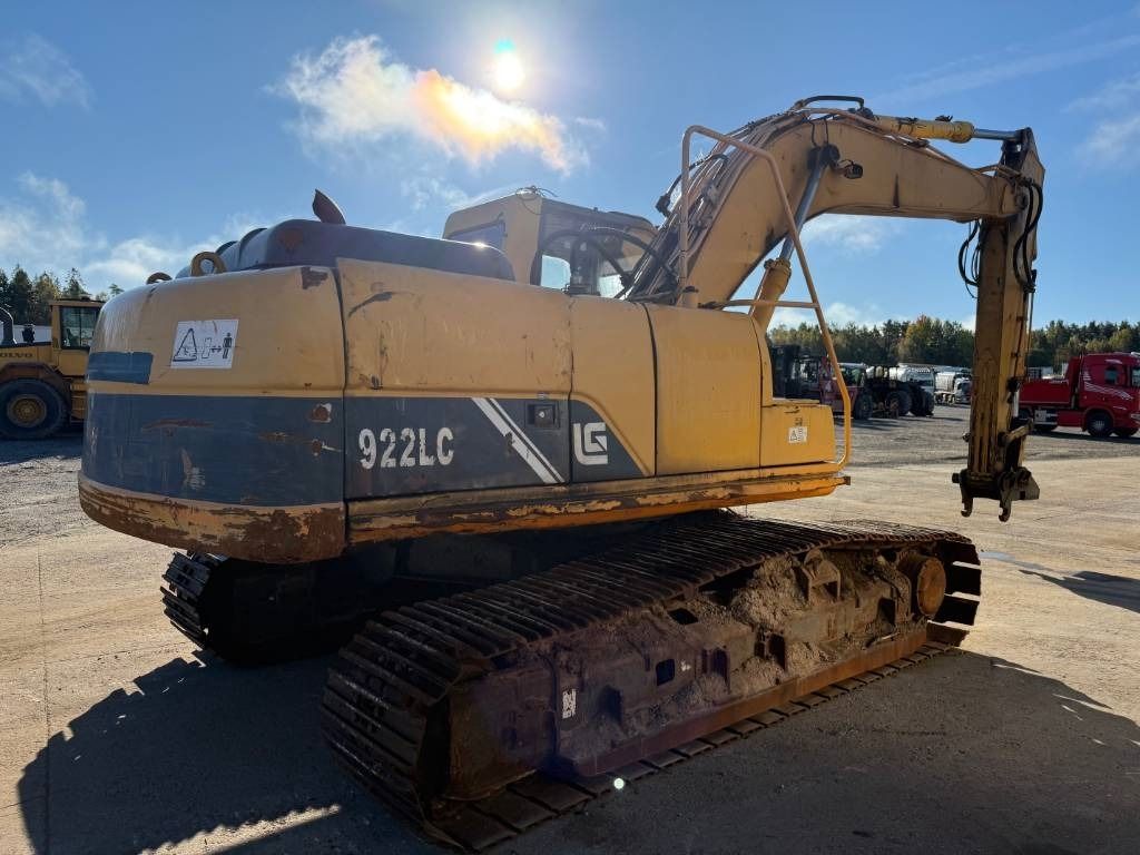 2013 LiuGong 922 LC crawler excavator, rear three-quarter view 2013 LiuGong 922 LC crawler excavator, rear three-quarter view