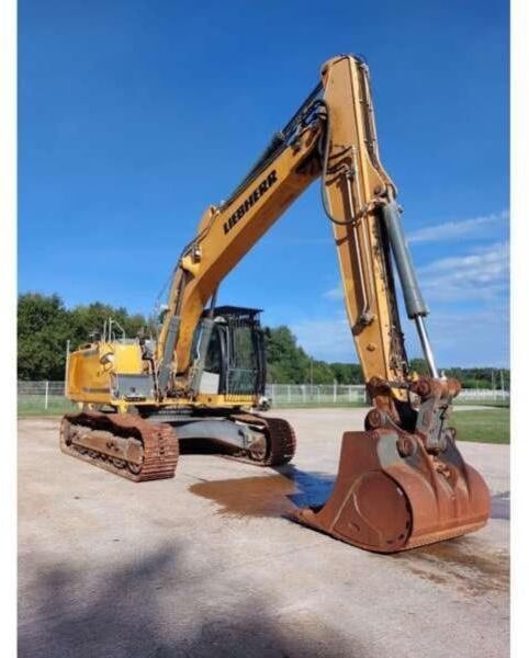 2016 Liebherr R936LC crawler excavator, side view