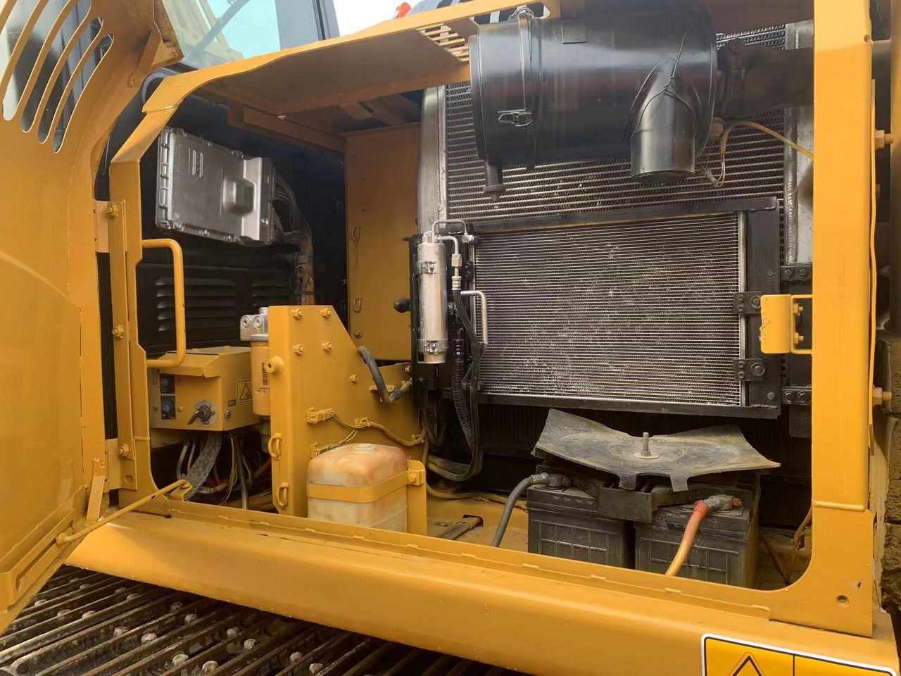 2018 Caterpillar 315D crawler excavator engine compartment view 2018 Caterpillar 315D crawler excavator engine compartment view
