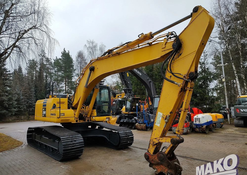 2015 Komatsu PC290LC-10 crawler excavator, side view 2015 Komatsu PC290LC-10 crawler excavator, side view