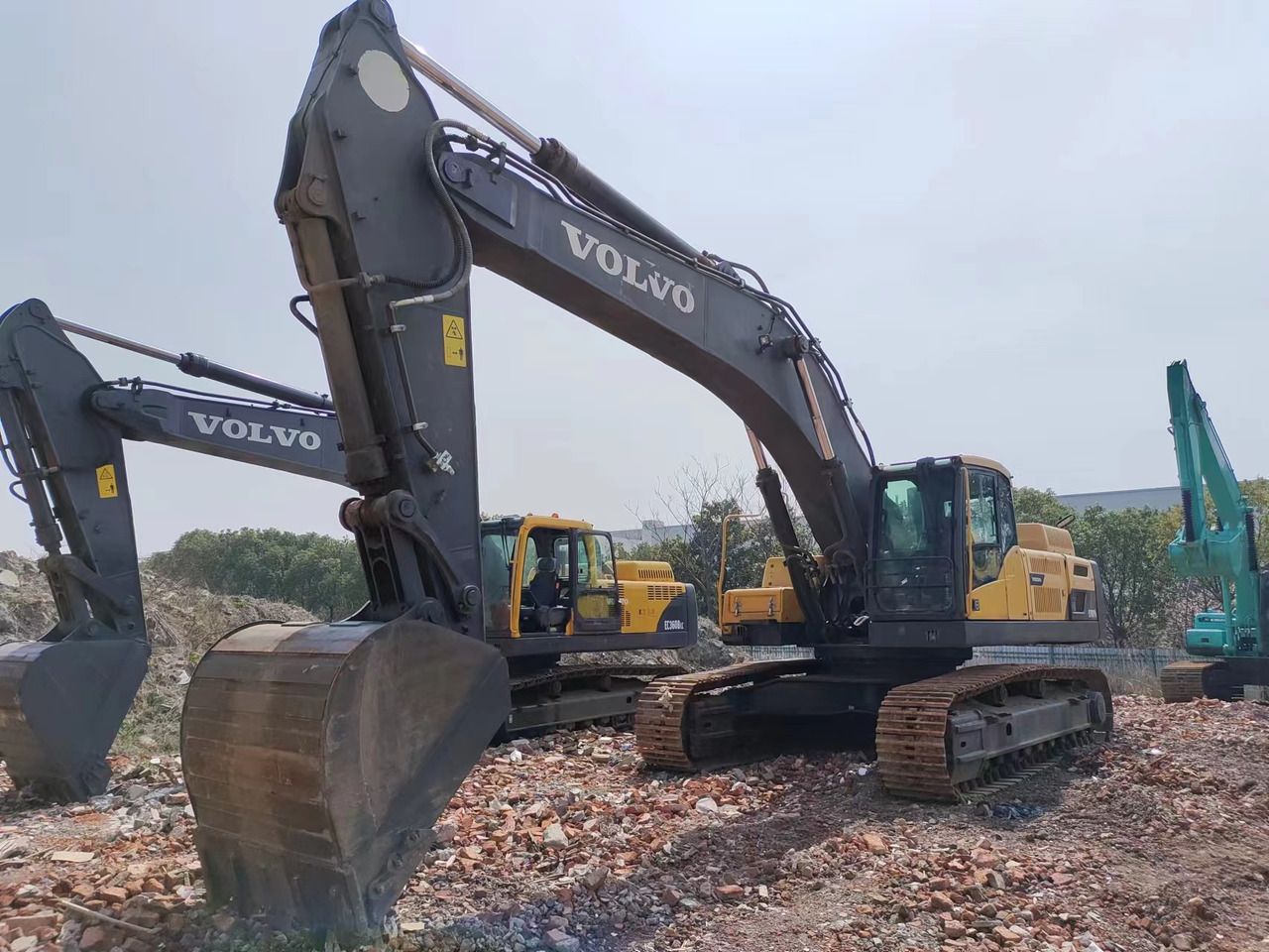2020 Volvo EC480DL crawler excavator, front three-quarter view 2020 Volvo EC480DL crawler excavator, front three-quarter view