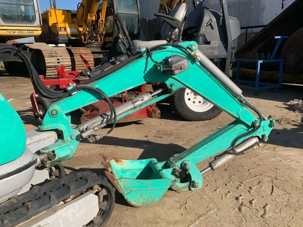 2000 Kobelco SS 1 mini excavator boom and bucket view 2000 Kobelco SS 1 mini excavator boom and bucket view