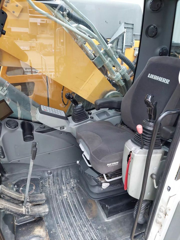2018 Liebherr R926COMPACT excavator interior cab view 2018 Liebherr R926COMPACT excavator interior cab view