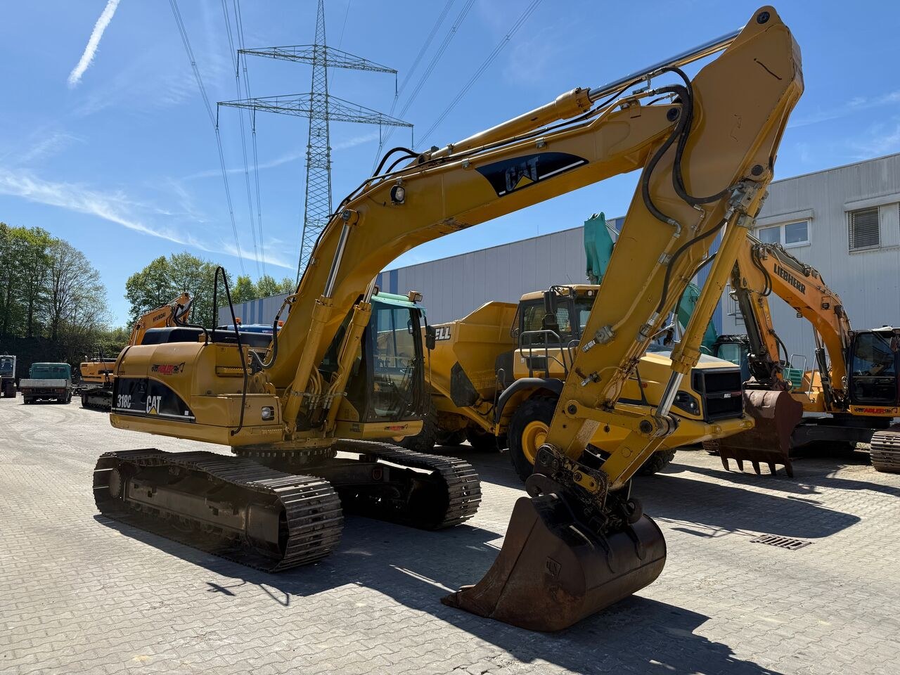 2005 Caterpillar 318C crawler excavator, side view 2005 Caterpillar 318C crawler excavator, side view