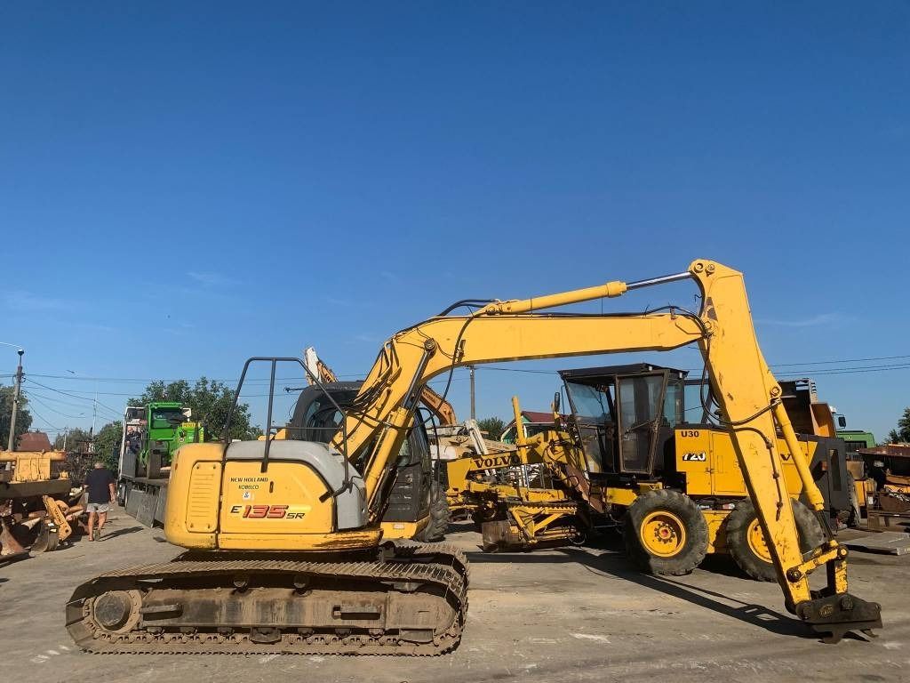 2006 New Holland E135SR crawler excavator side view