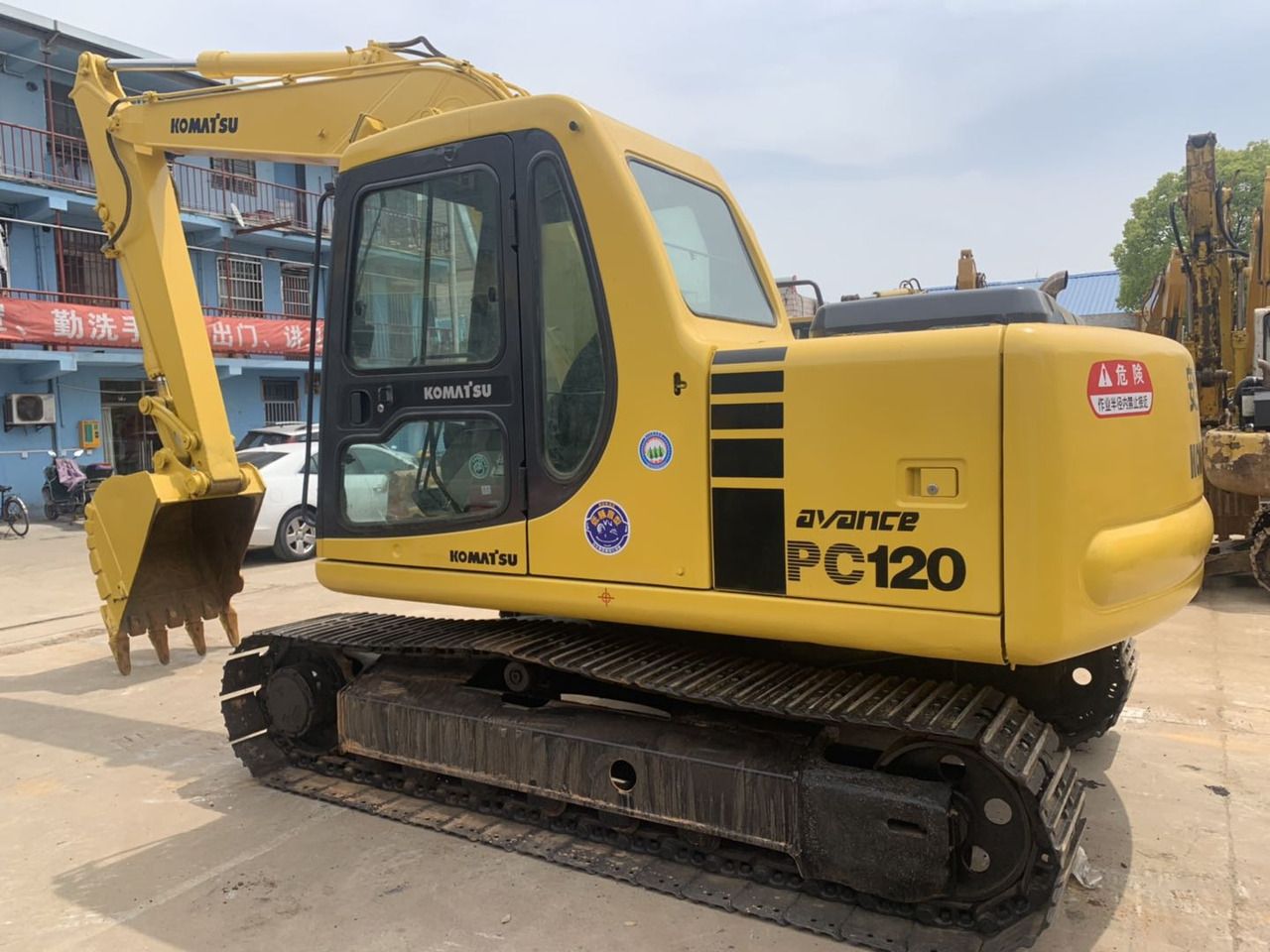 2017 Komatsu PC120 crawler excavator, side view 2017 Komatsu PC120 crawler excavator, side view