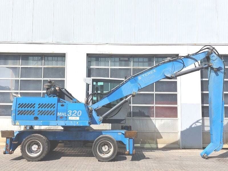 Manutentionnaire Fuchs MHL320D de 2011, vue latérale